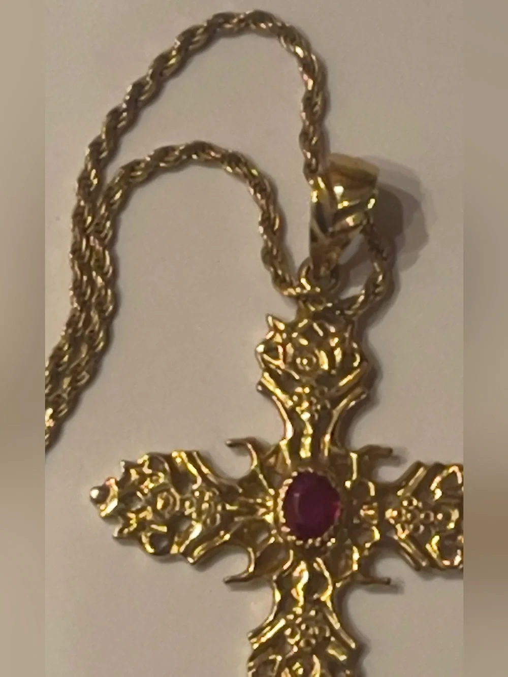 18 karat chain with a cross pendant